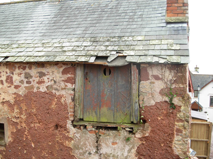 Window detailing before renovation